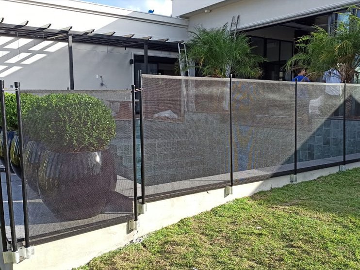 Cerca-removivel-para-piscina-fora.jpg